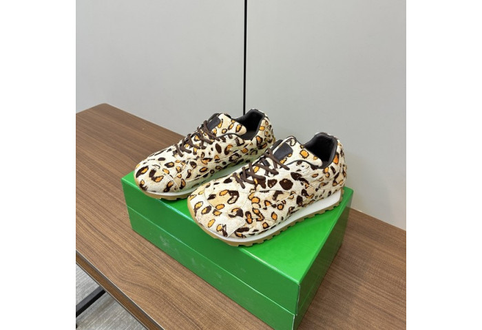 B0tte*a vene*ta orbit sneakers
