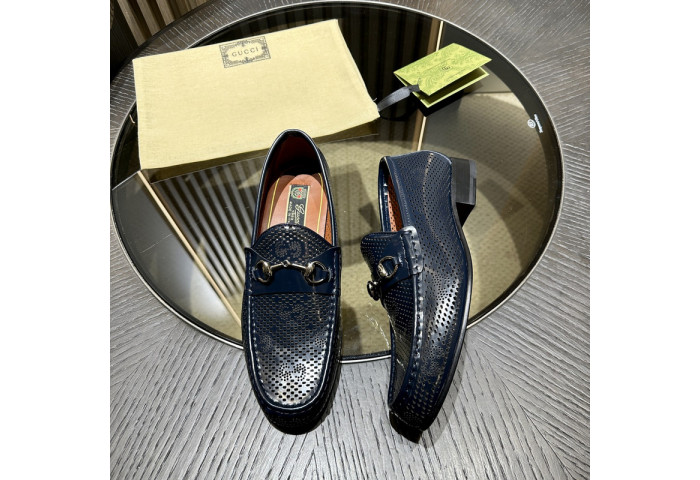 G*u*i loafer