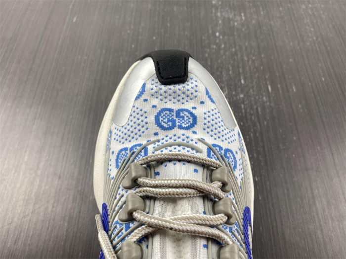G*u*i1 run sneaker