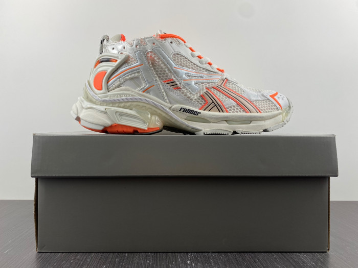 blcg runner sneaker