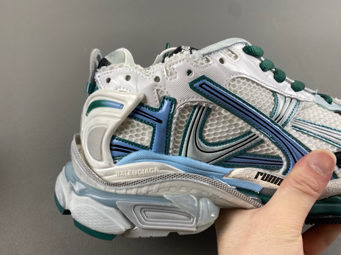 blcg runner sneaker