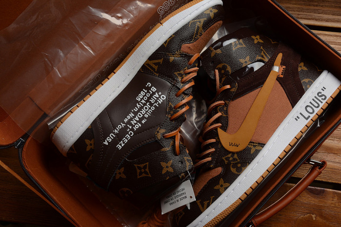 nike air jordan 1s（with case) aq0818-158