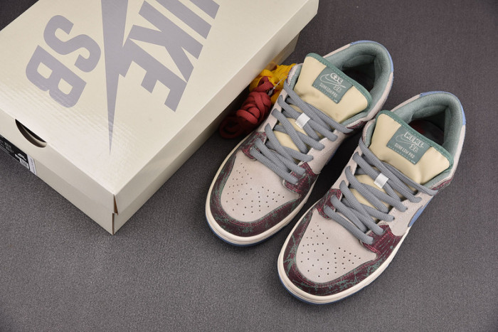 crenshaw skate club x nike sb dunk low fn4193-100