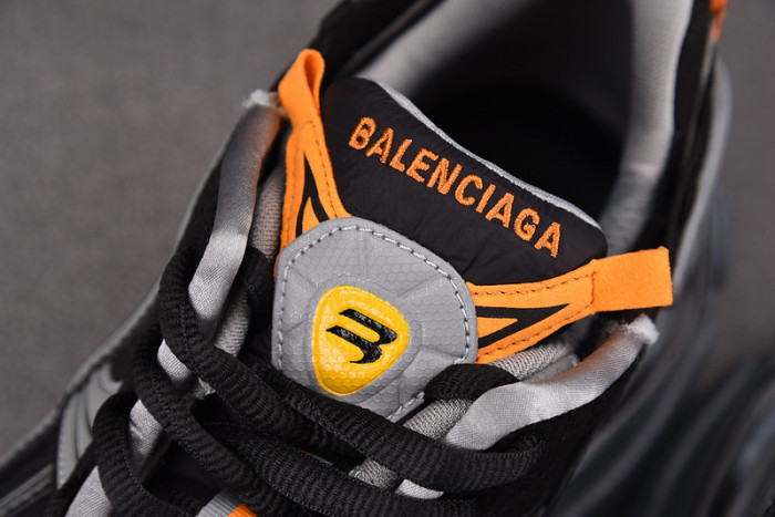 blcg runner sneaker